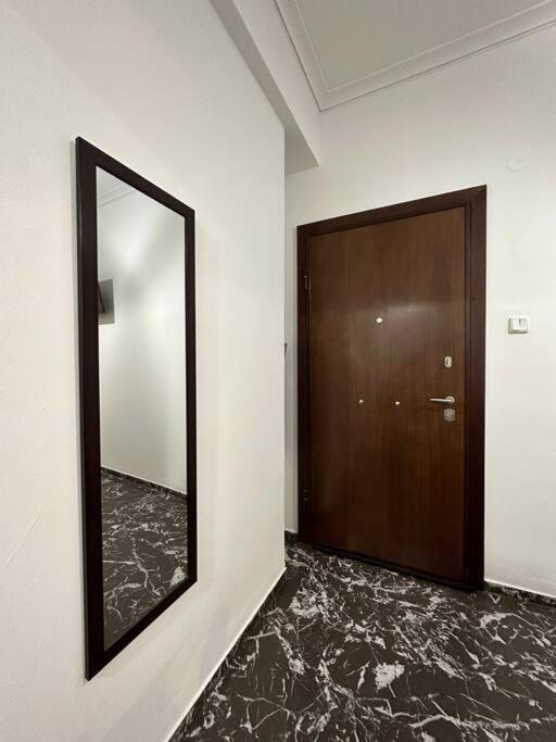 Modern & Minimal Athens Apartment Exteriör bild